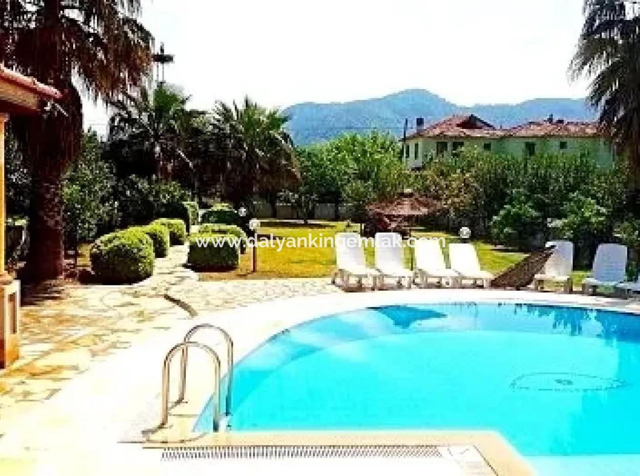 Dalyan Gülpınarda 1100 M2 Arsa İçerisinde Satılık Villa