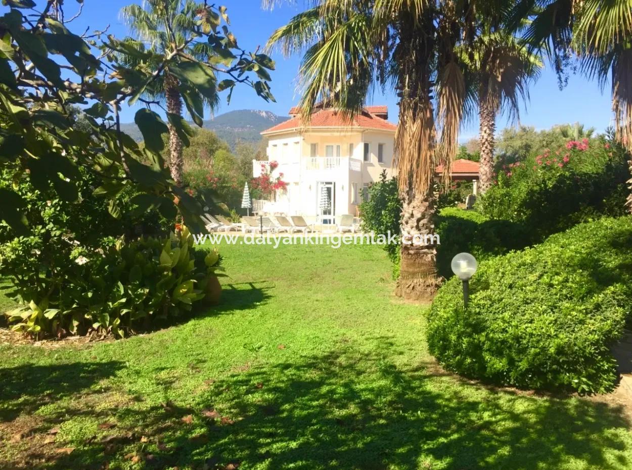 Dalyan Gülpınarda 1100 M2 Arsa İçerisinde Satılık Villa