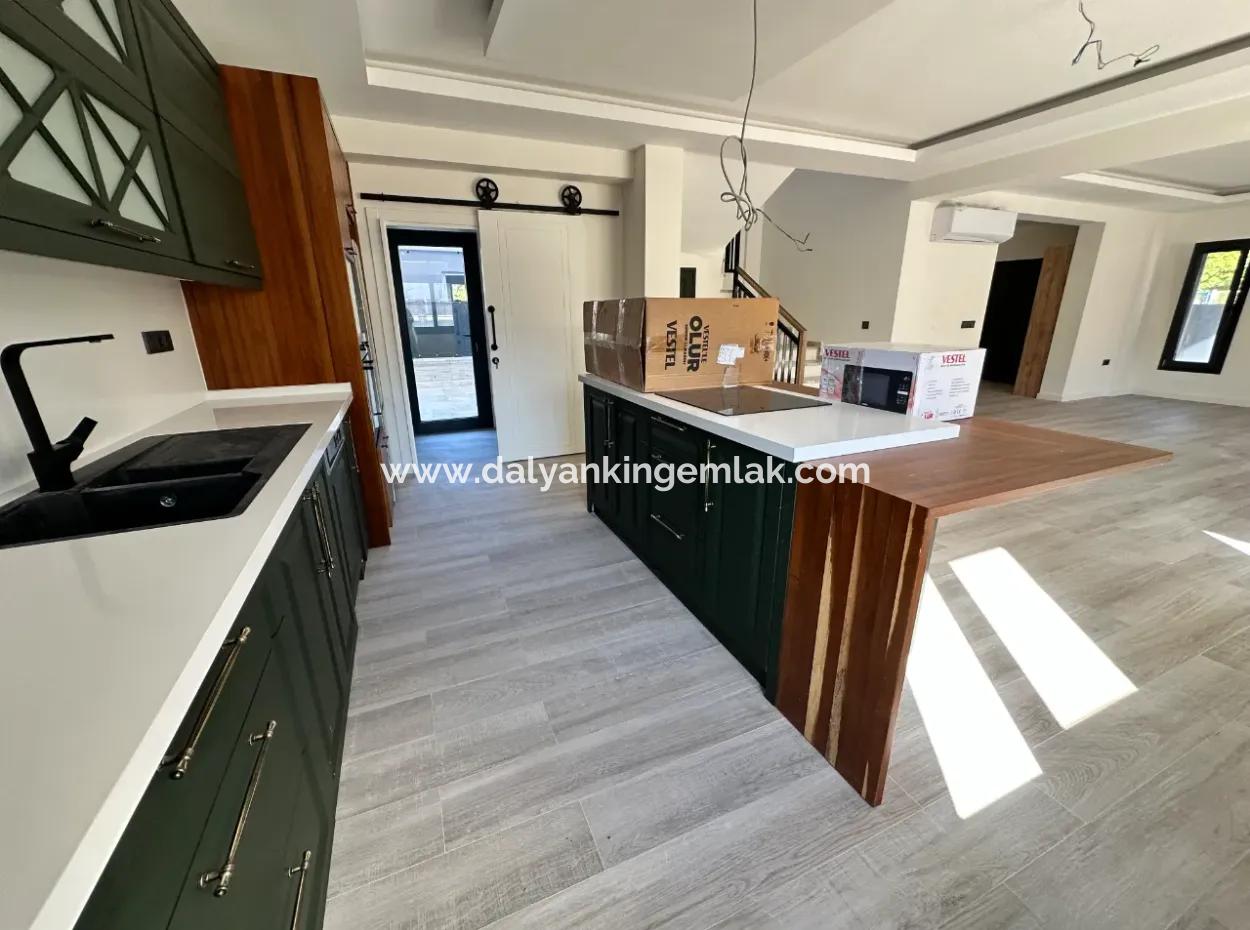 Dalyan Metinler  De Satılık Villa