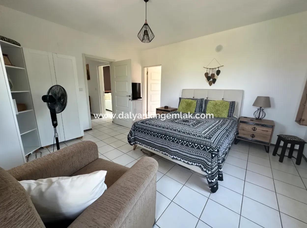 Okcular 3+2 Mustakıl Ev Ve Arsa