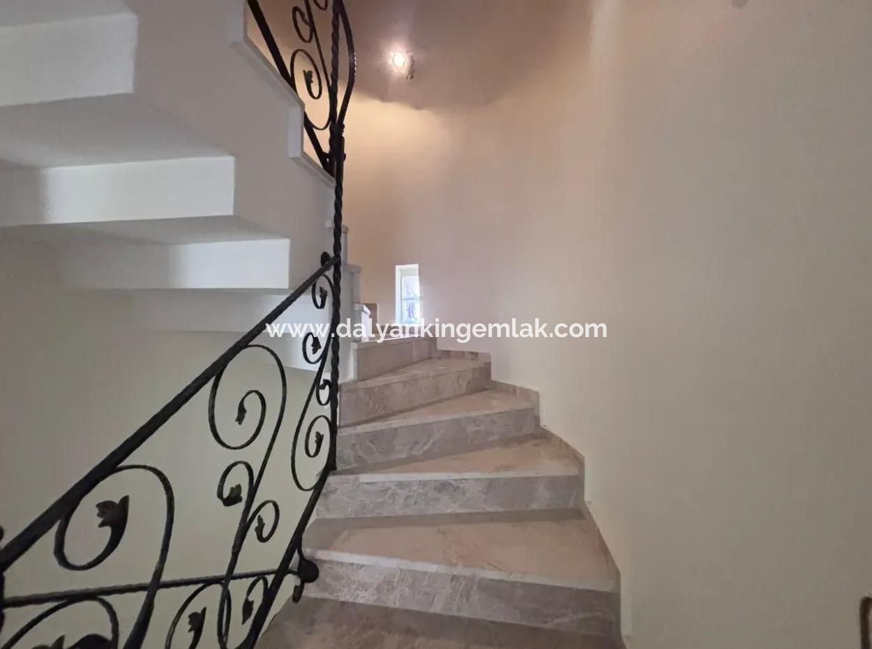 Dalyan Merkez 'De Satılık Triplex Villa