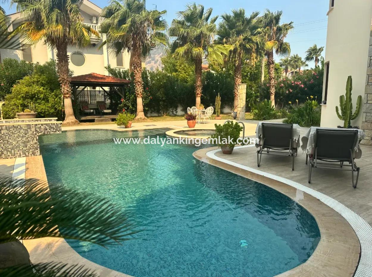 Dalyan Maraşta 980 M2 Arsa İçerisnde Müstakil Villa