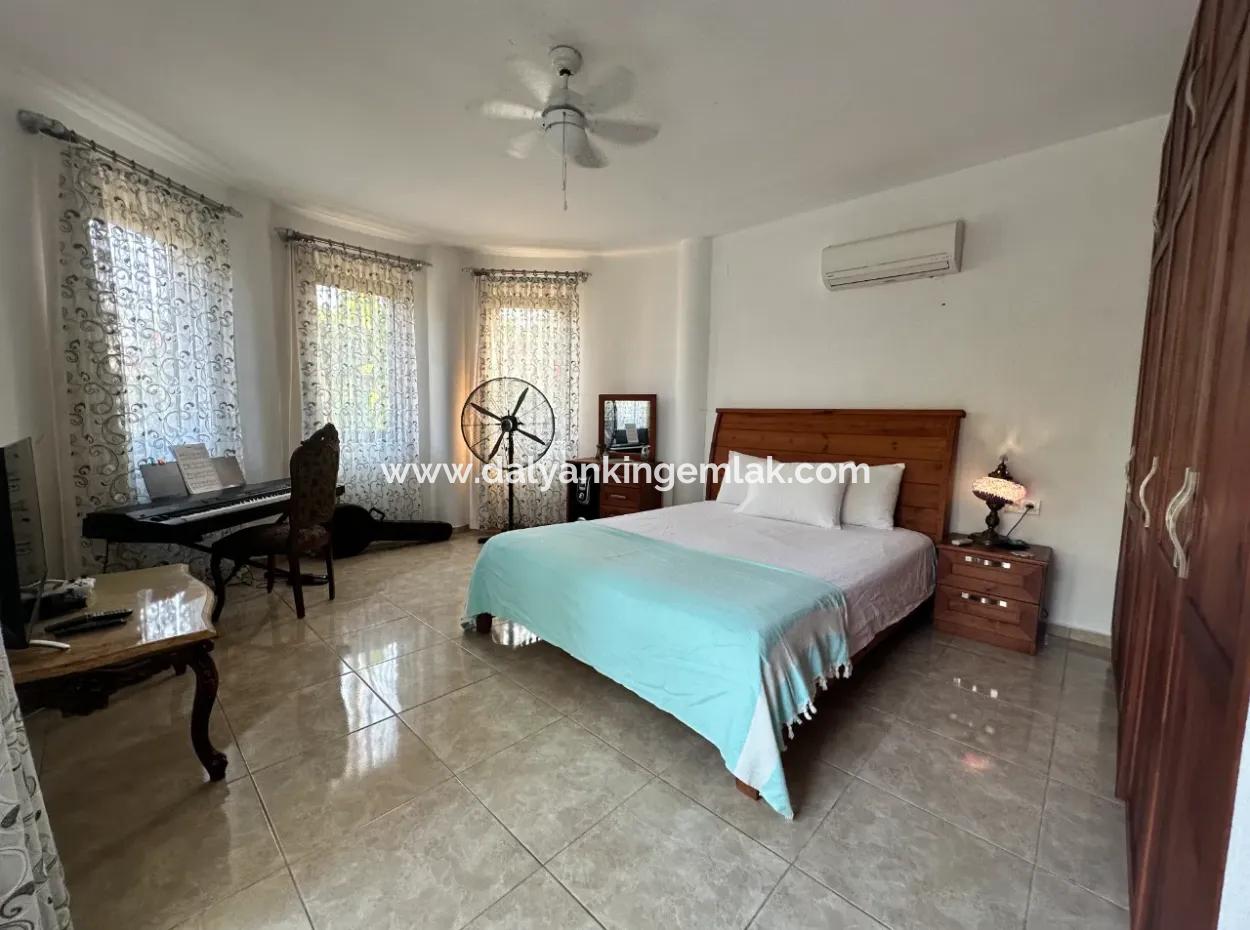 Dalyan Maraşta 980 M2 Arsa İçerisnde Müstakil Villa