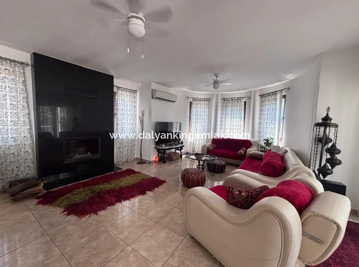 Dalyan Maraşta 980 M2 Arsa İçerisnde Müstakil Villa