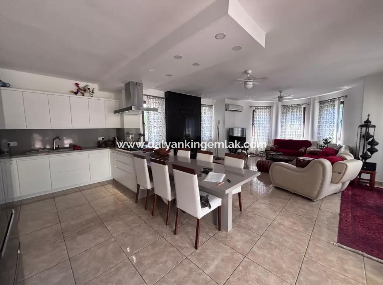 Dalyan Maraşta 980 M2 Arsa İçerisnde Müstakil Villa