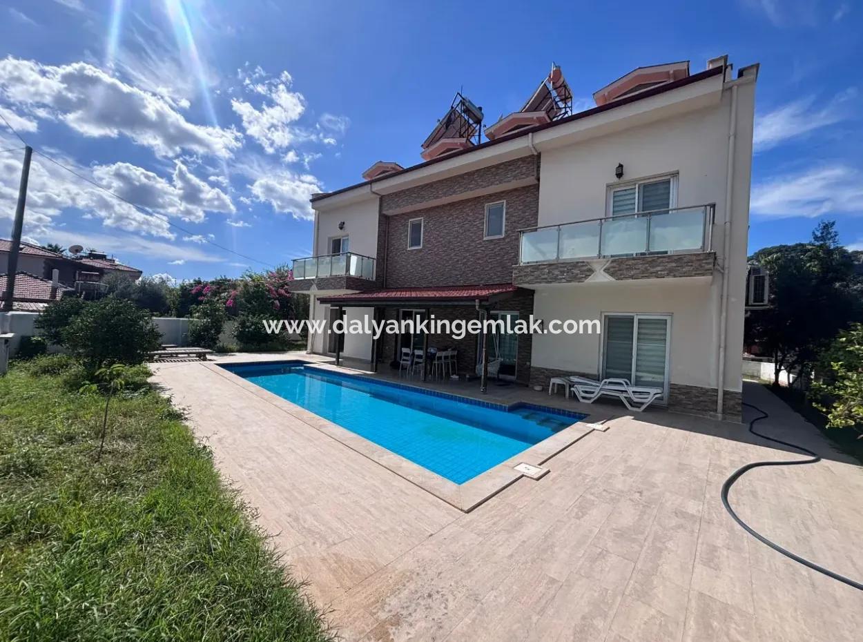 Dalyan Merkezde Satılık Tripleks Villa