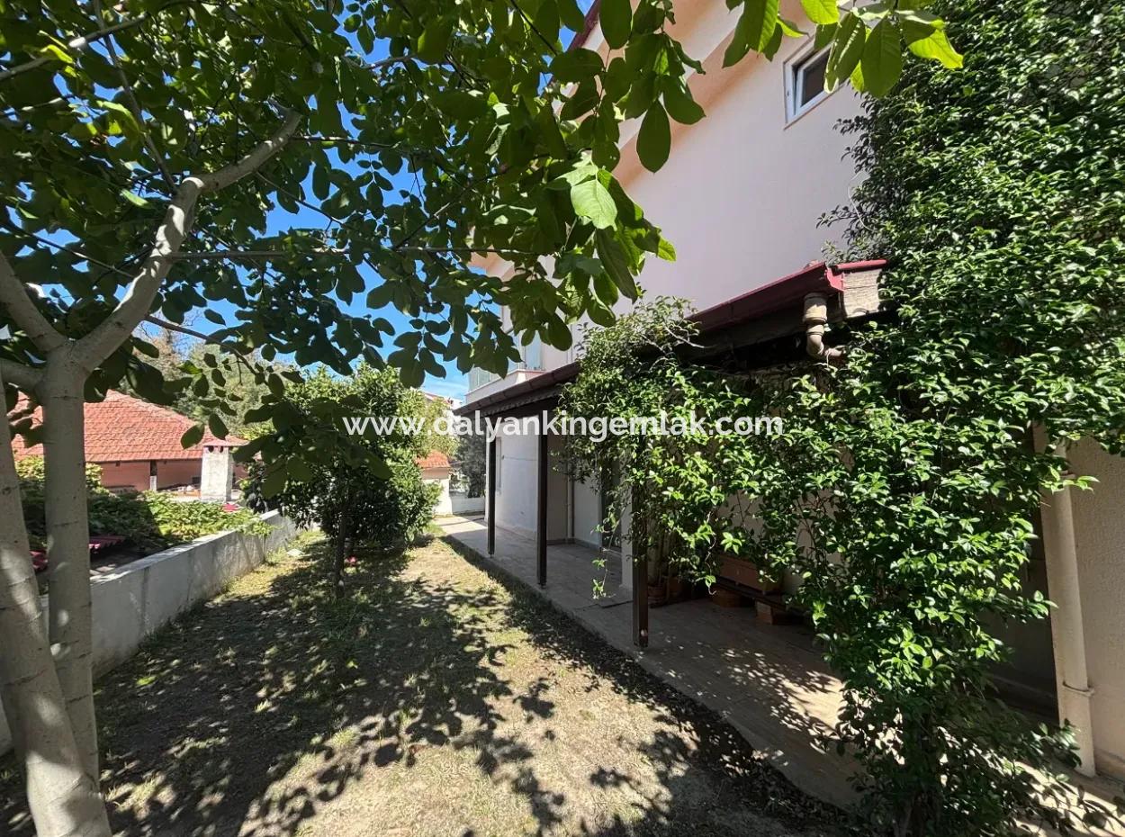 Dalyan Merkezde Satılık Tripleks Villa