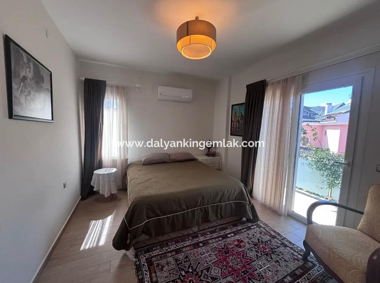 Dalyan Merkezde Satılık Tripleks Villa