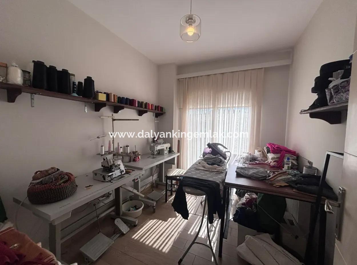 Dalyan Merkezde Satılık Tripleks Villa