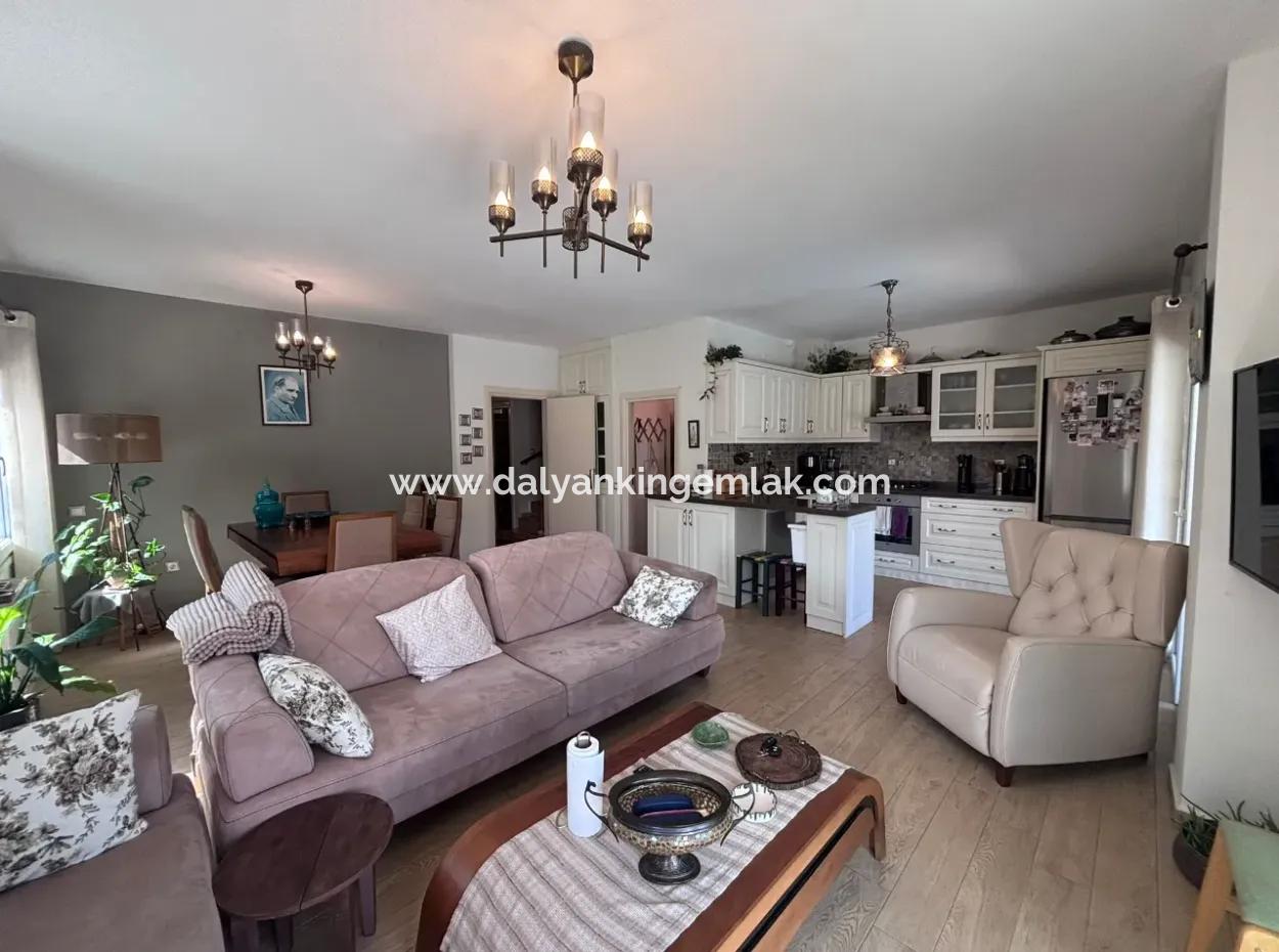 Dalyan Merkezde Satılık Tripleks Villa