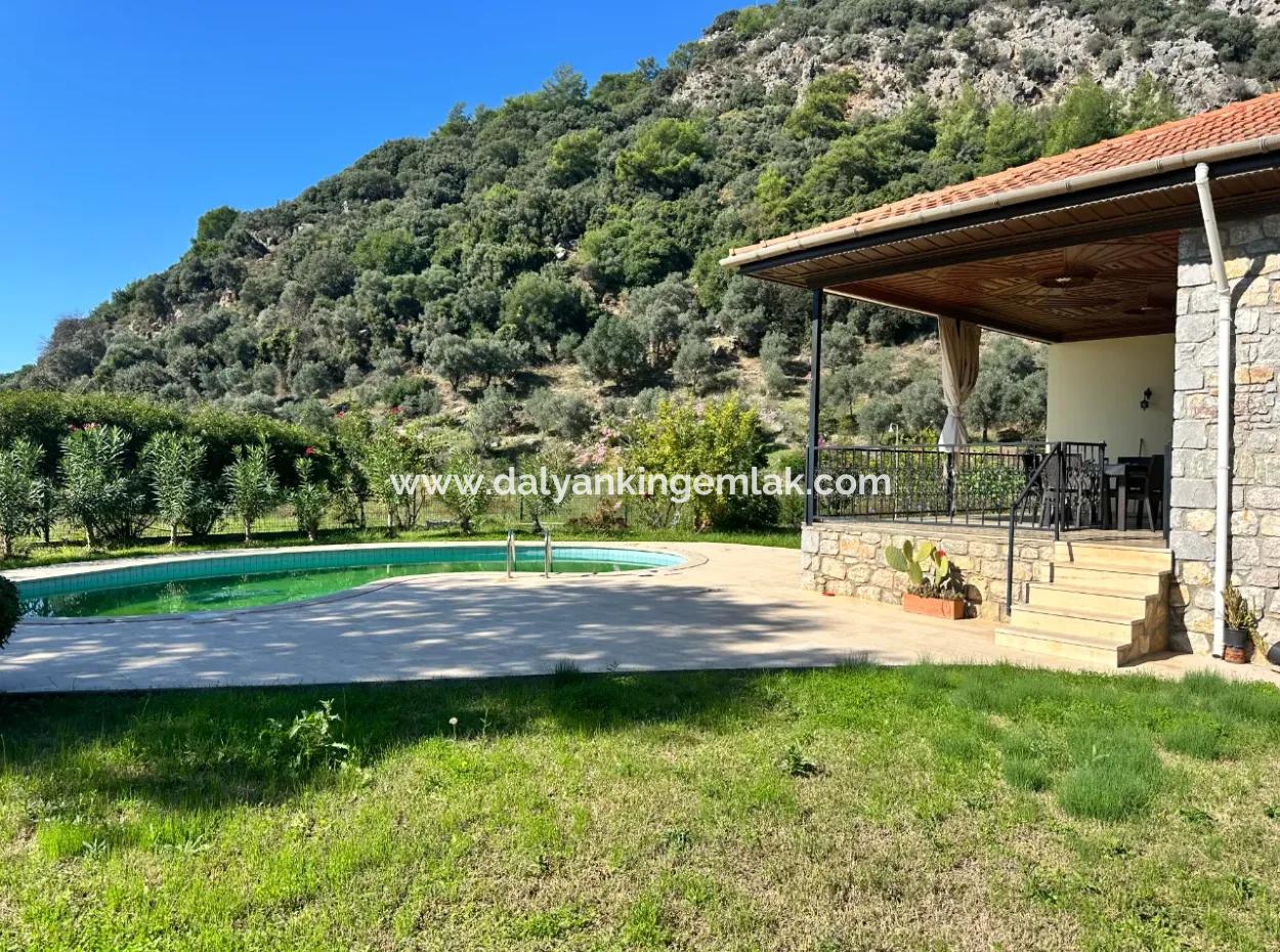 Dalyan Merkeze Yakın Kiralık Tek Katlı Havuzlu Ev