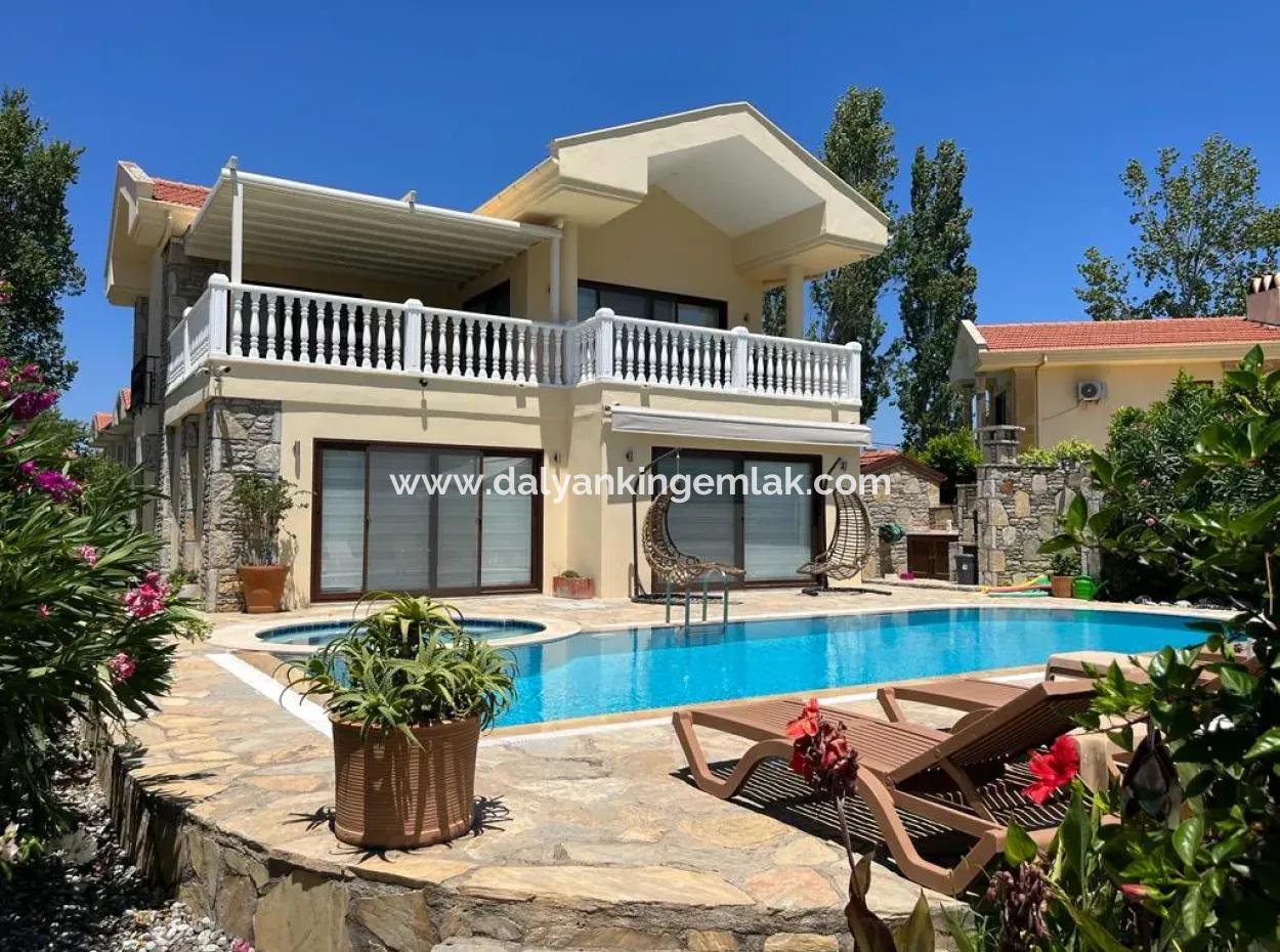 Dalyan Arıkbaşın Da 880 M2 Arsa İçersinde Satılık Villa