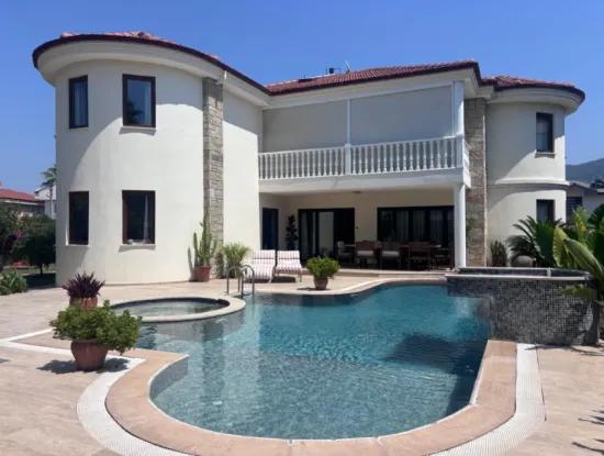 Dalyan Maraşta 980 M2 Arsa İçerisnde Müstakil Villa