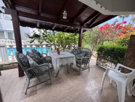 Dalyan Merkezde Ortak Havuzlu Eşyalı Triplex Villa