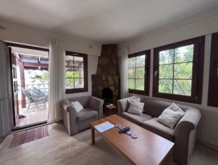 Dalyan Merkezde Ortak Havuzlu Eşyalı Triplex Villa