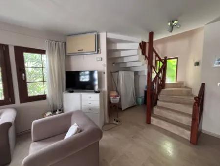 Dalyan Merkezde Ortak Havuzlu Eşyalı Triplex Villa