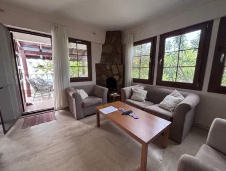 Dalyan Merkezde Ortak Havuzlu Eşyalı Triplex Villa