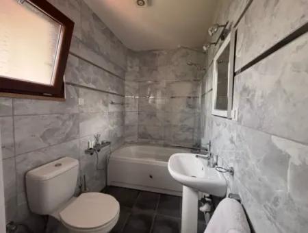 Dalyan Merkezde Ortak Havuzlu Eşyalı Triplex Villa