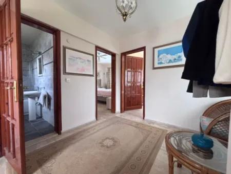Dalyan Merkezde Ortak Havuzlu Eşyalı Triplex Villa