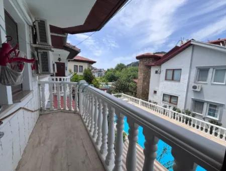 Dalyan Merkezde Ortak Havuzlu Eşyalı Triplex Villa