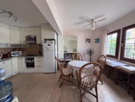 Dalyan Merkezde Ortak Havuzlu Eşyalı Triplex Villa