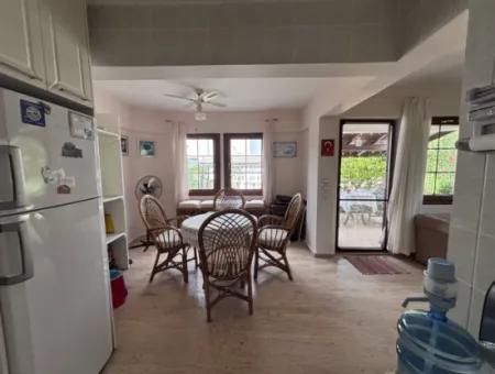 Dalyan Merkezde Ortak Havuzlu Eşyalı Triplex Villa