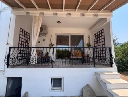Okcular 3+2 Mustakıl Ev Ve Arsa