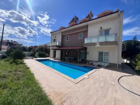 Dalyan Merkezde Satılık Tripleks Villa