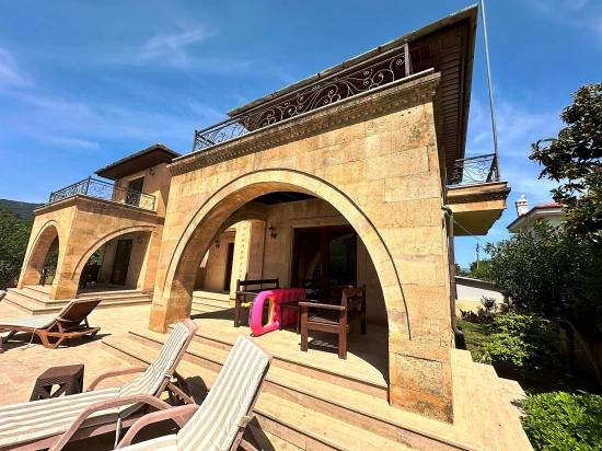 Dalyan Gülpınar Da Kanal A Yakın Konak Tarzında Villa